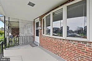 3 bed, 1.5 bath, 1182 sqft, $1,900 — Photo 2