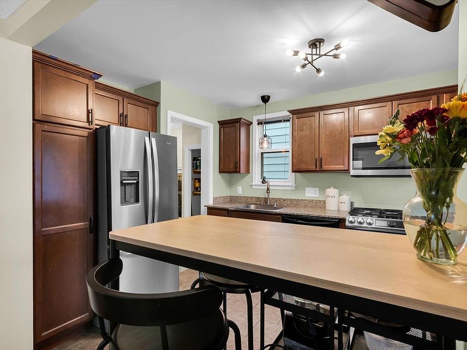 695 E Webster St, photo 8