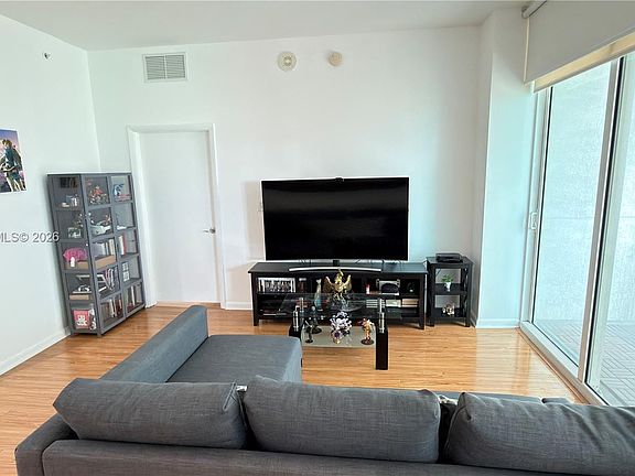 4th image of 244 Biscayne Blvd APT 808
