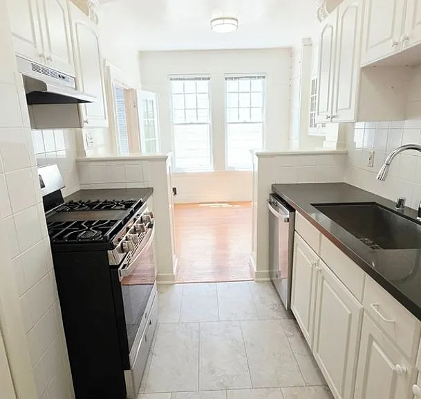 2800 Filbert St — Photo 10