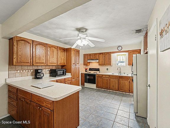 3rd image of 2654 Boyd Ave