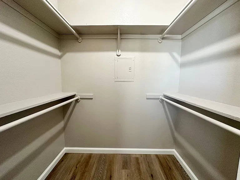 Oasis Apartments — Photo 8
