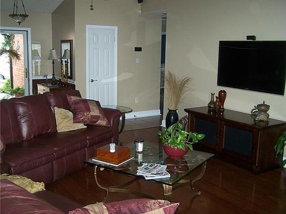 2nd image of 1621 Appleby Ln