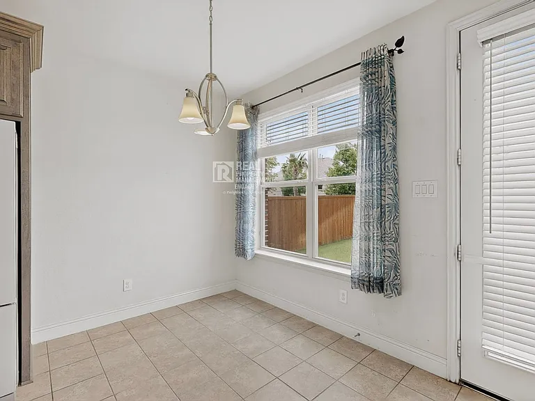 151 Darian Dr — Photo 11