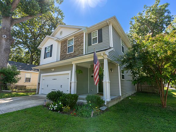 2nd image of 1037 Warwick Ave