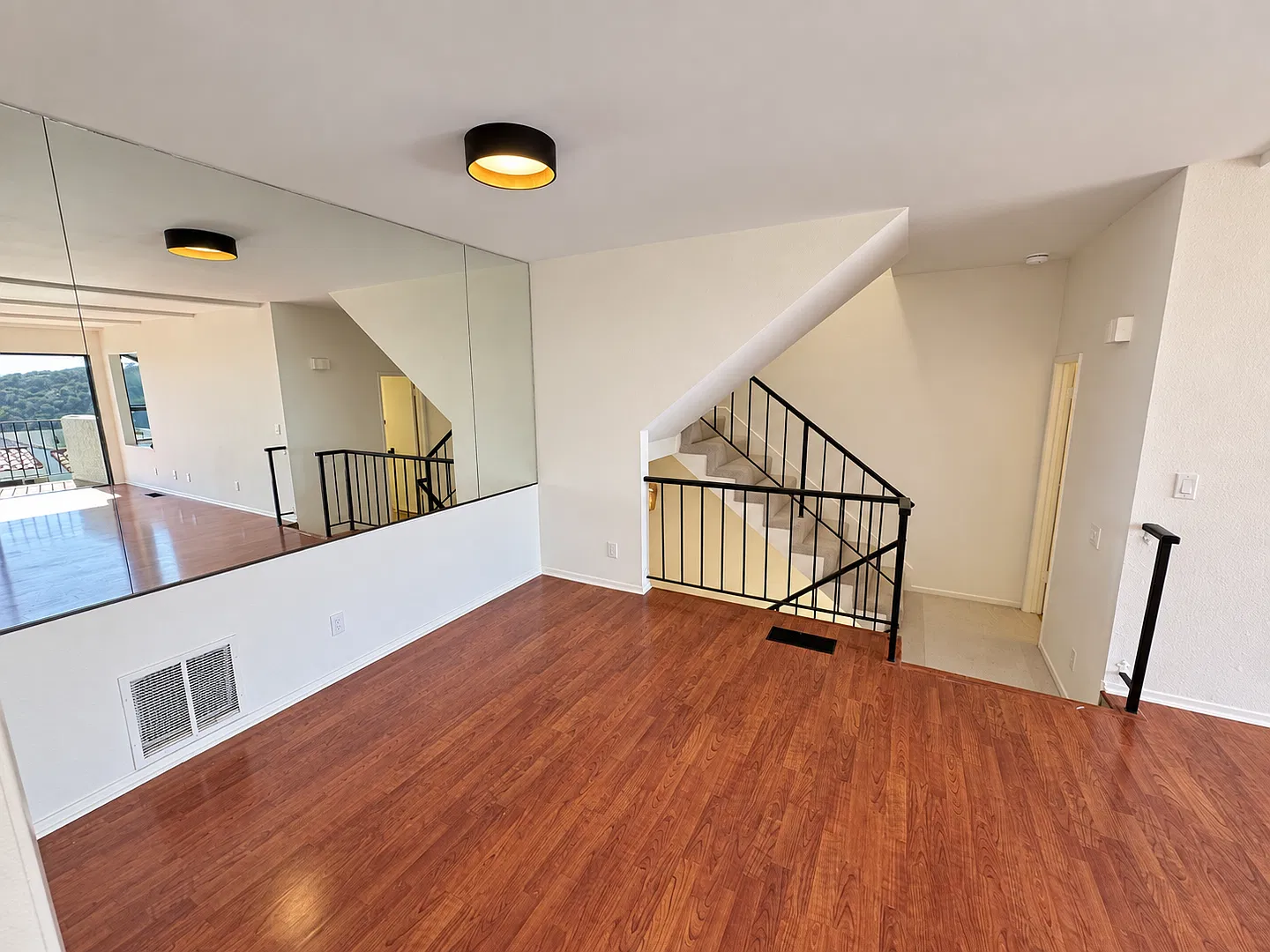 Seaview Hills Townhome with Stunning Ocean & Coastline Views — Photo 3