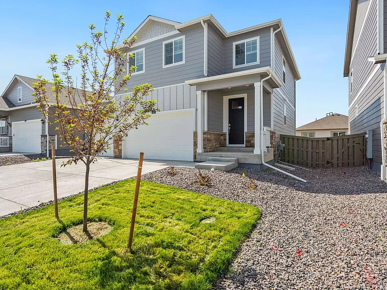 815 Elias Tarn Dr — Photo 2
