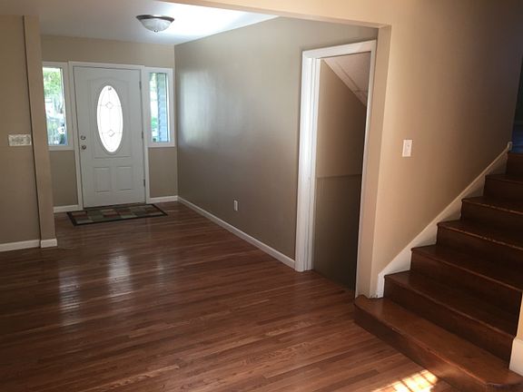 3rd image of 4727 Maplewood Dr