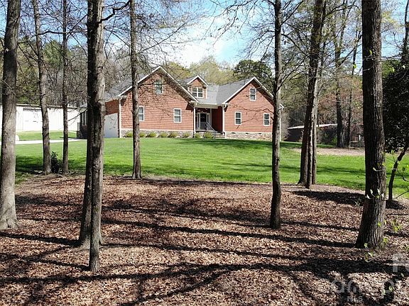 3rd image of 15027 Beatties Ford Rd