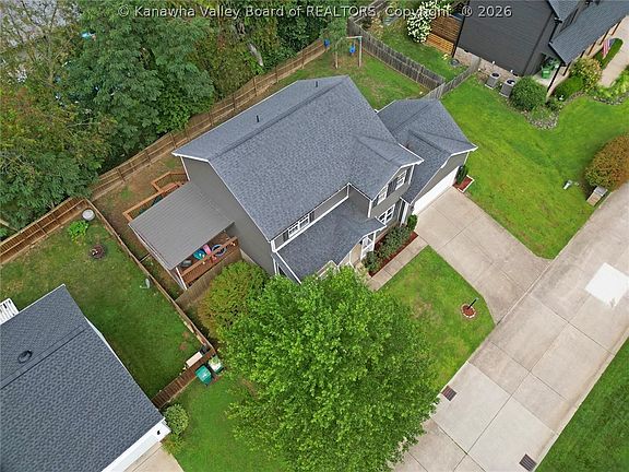 4th image of 110 Woodstone Dr