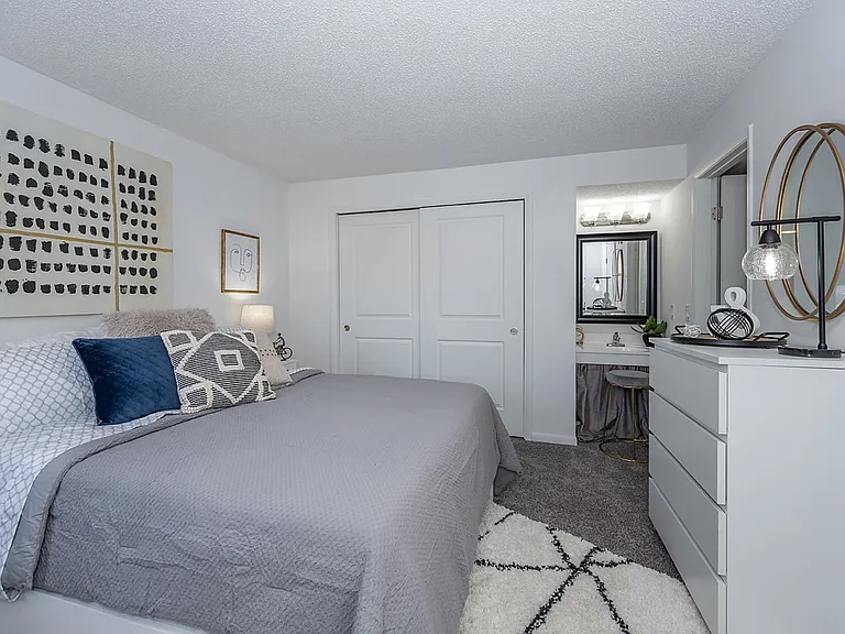 Windsor Place Apartments — Photo 19