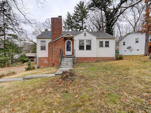 3rd image of 3219 NE Kenilworth Ln