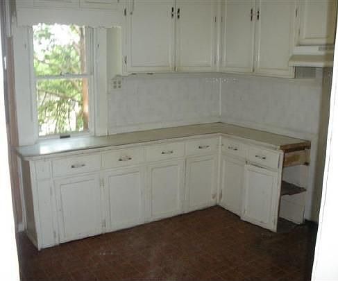 4th image of 1727 Eastmoreland Ave