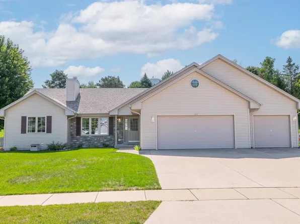 1271 Orchard CIRCLE, Oconomowoc, WI 53066