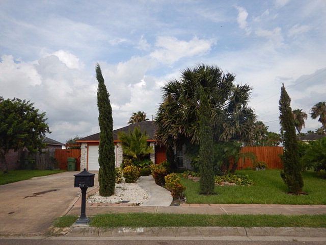 2nd image of 516 Pepper Tree Dr