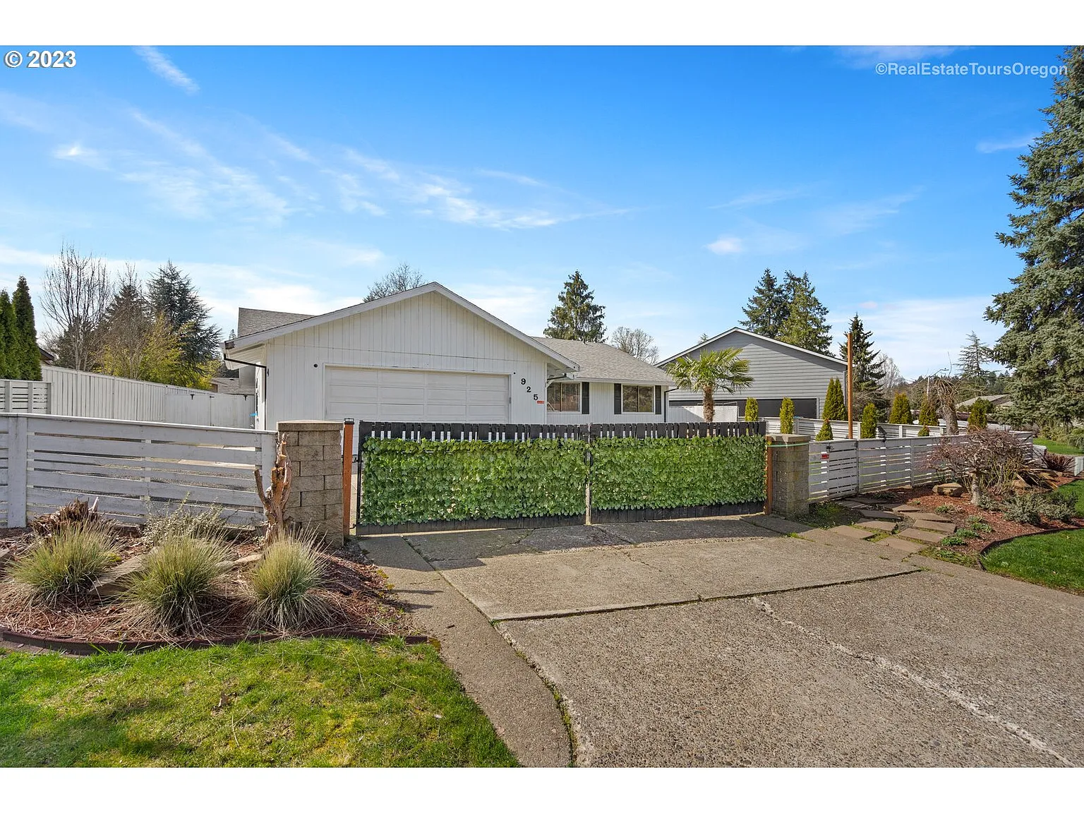 925 NW 8th Dr photo 1