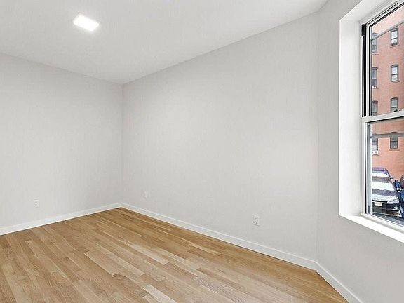 2nd image of 1557 Lexington Ave APT 4S