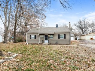 8423 Greenwood Rd, Raytown, MO 64138
