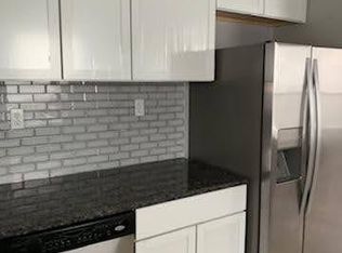 6058 Helen St, Garden City, MI 48135