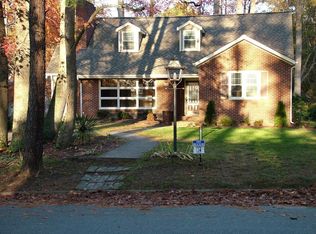 214 Cambridge Pl, Colonial Heights, VA 23834