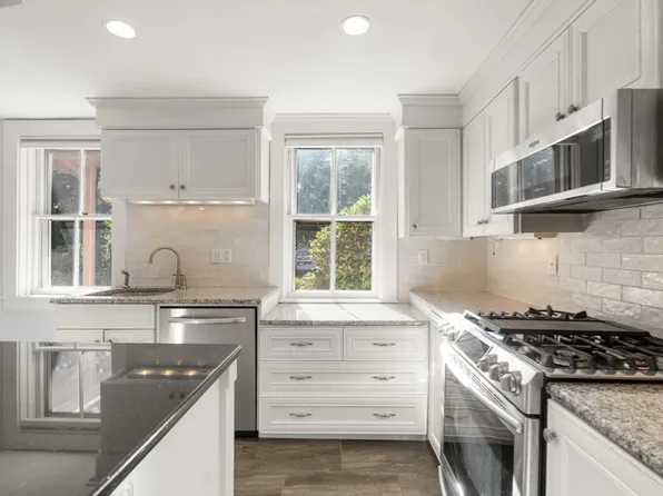 324 Union St APT 1, Millis, MA 02054
