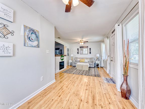 4th image of 2311 Seneca Ave