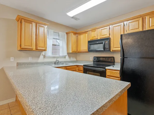 2581 Bowman Dr, Springdale, AR 72762