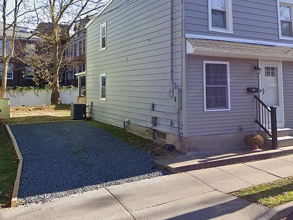 Home front & parking (pic3)