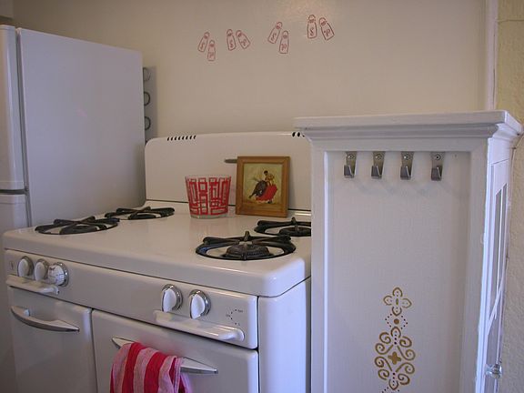 5th image of 3425 Bellevue Ave APT 8
