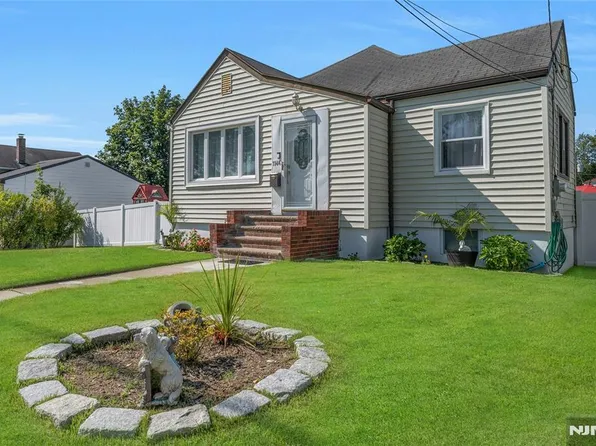 1146 Roosevelt Ave, New Milford, NJ 07646