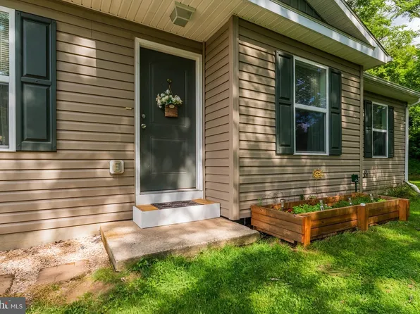 208 John St, Berkeley Springs, WV 25411