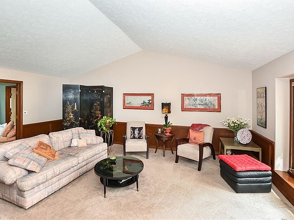 4th image of 9390 Misty Oakes Dr