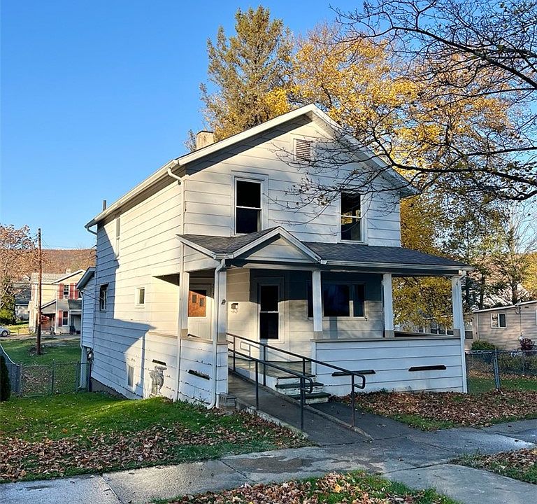 1st image of 217 E 3rd St