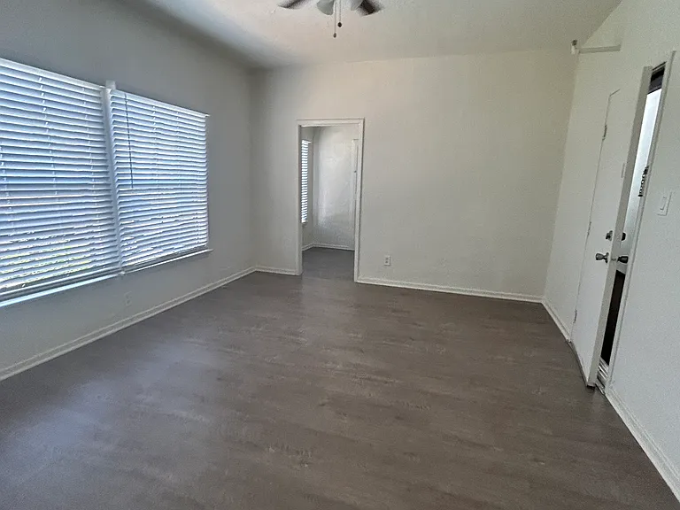 4367 Oakwood Ave #206 — Photo 6