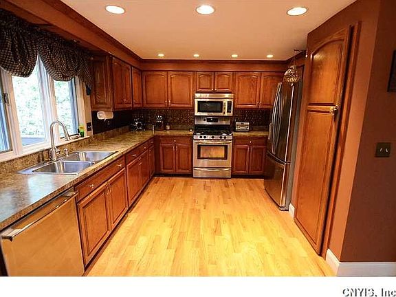 4th image of 6115 Rossland Cir