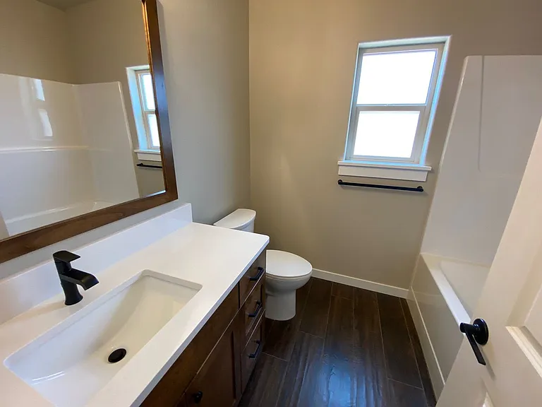 909 Durham Ave — Photo 17