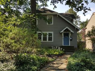 2736 Derbyshire Rd, Cleveland Heights, OH 44106