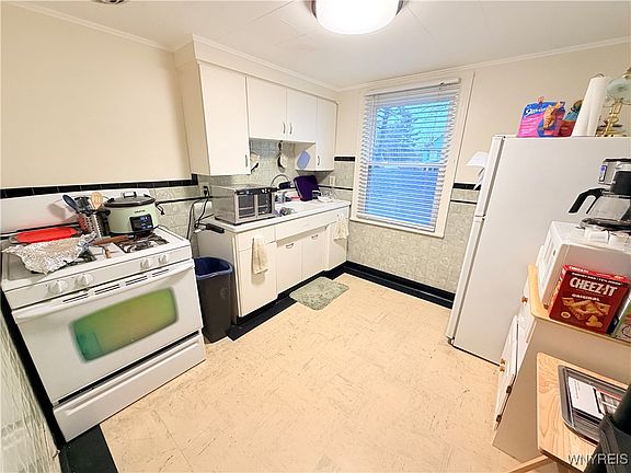 2nd image of 264 E Main St