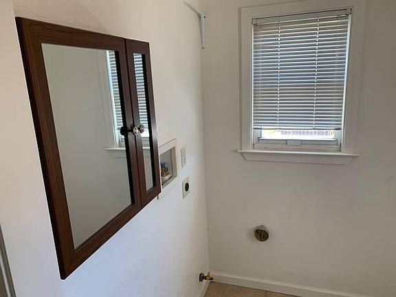 5th image of 989 Mills Ave #987