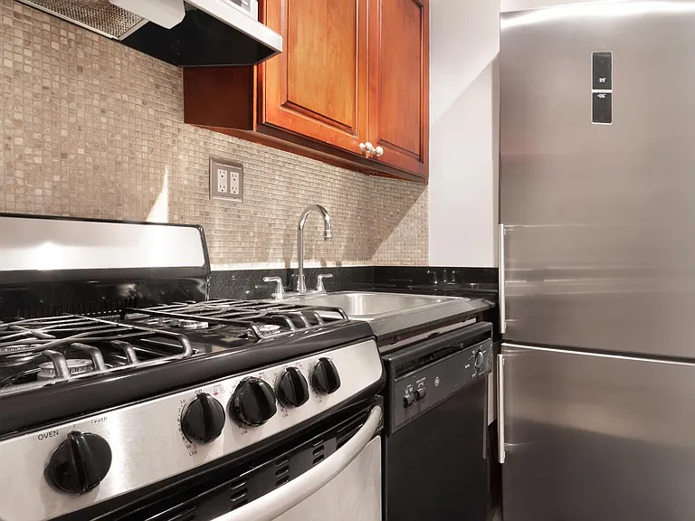 150 W 58th St #3B — Photo 5