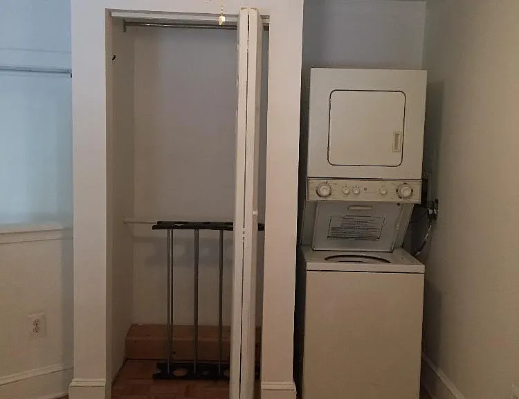 bedroom closet w/d