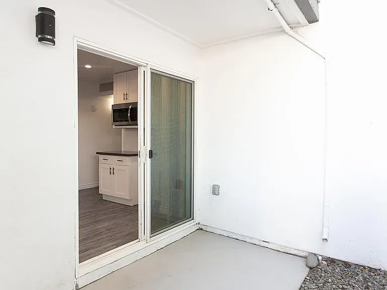 3111 E Clarendon Ave — Photo 15
