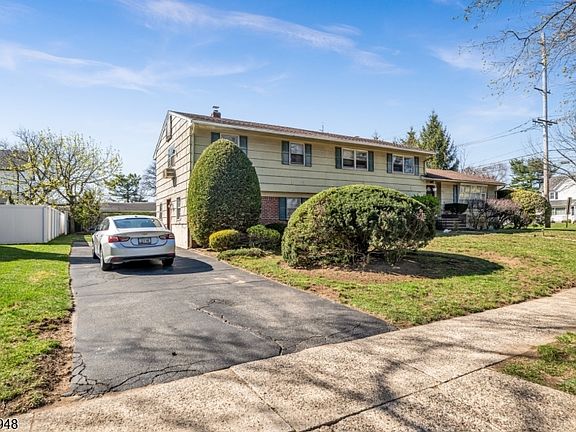3rd image of 204 Tryon Pl