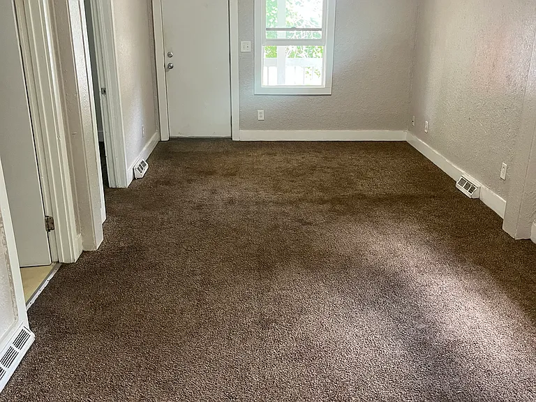 1201 Linwood St — Photo 9