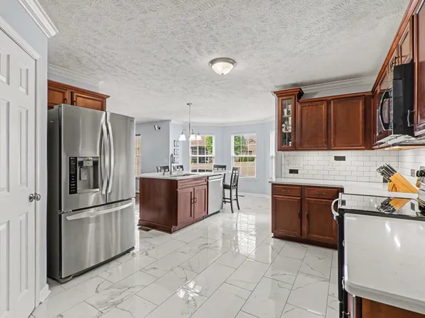 107 Seven Springs Dr, Mount Juliet, TN 37122