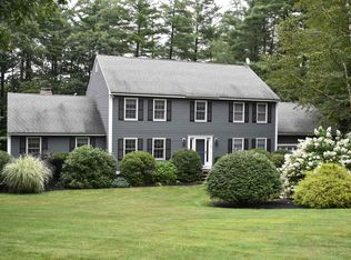 5 Wallace Cir, Londonderry, NH 03053