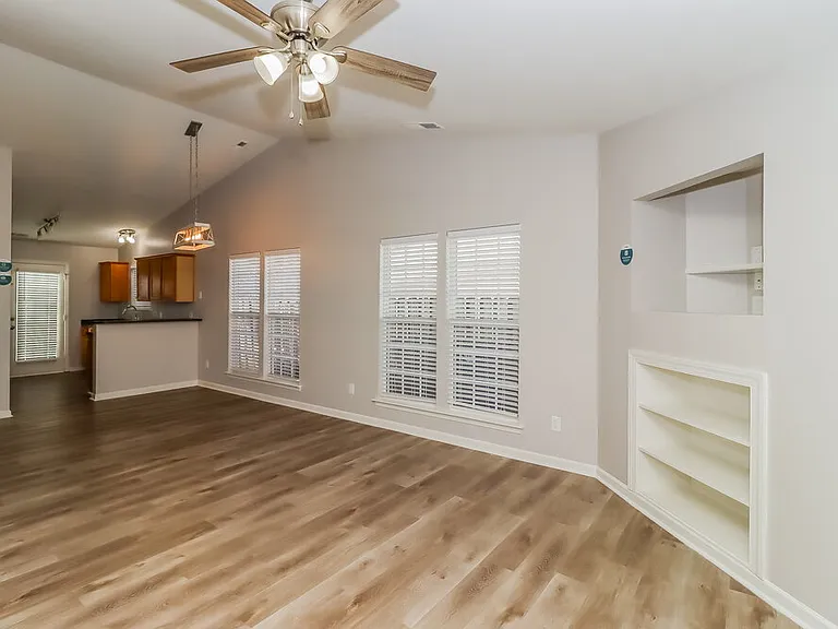 3002 Salmon River Dr — Photo 6