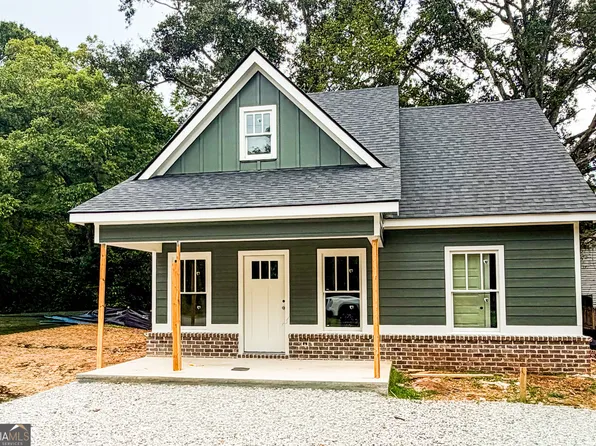 304 Cedar St, Social Circle, GA 30025