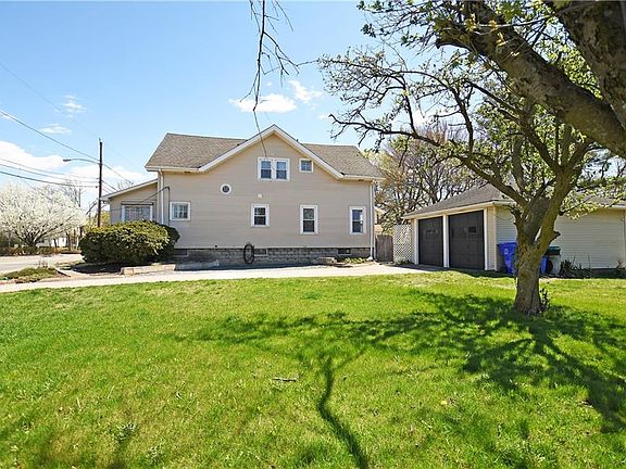 3rd image of 379 Massasoit Ave