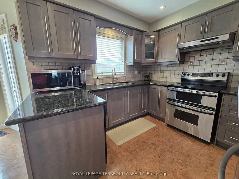 59 Foxhill Dr — Photo 21